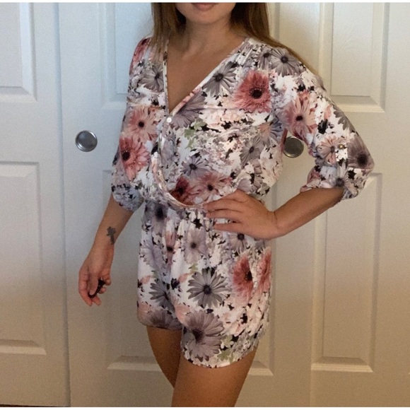Floral pattern romper 🌺 - Picture 4 of 5